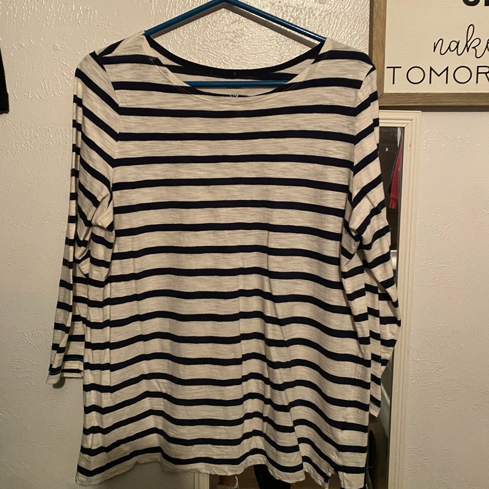 Like new Old Navy long sleeve shirt.